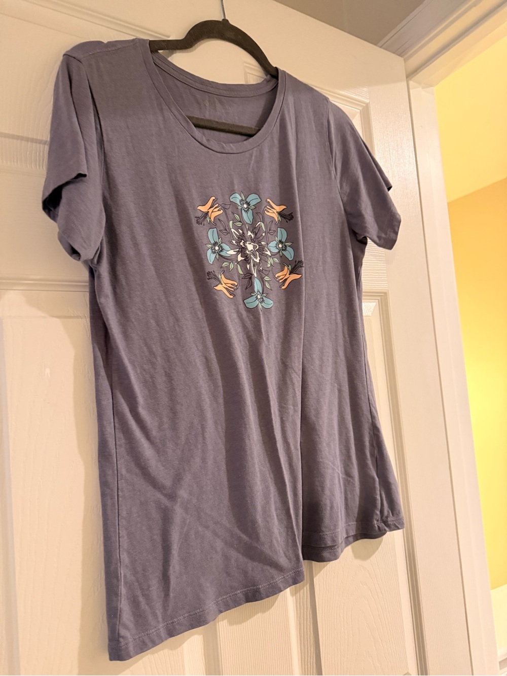 Women's Lavender Floral Graphic Tee - Casual Short Sleeve Top